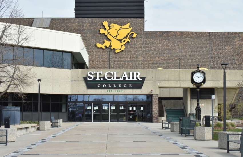 St. Clair College has made changes to its Spring semester start date, to minimize the number of individuals who need to be on campus during the provincial government’s Stay at Home Order in effect until May 20.