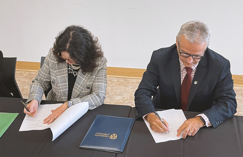 SCC President Patti France and UWindsor President Robert Gordon signing the MOU