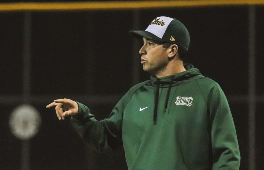 Tristan Bouchat giving coaching instructions 