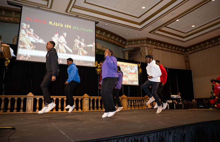 People dancing/jumpin on stage