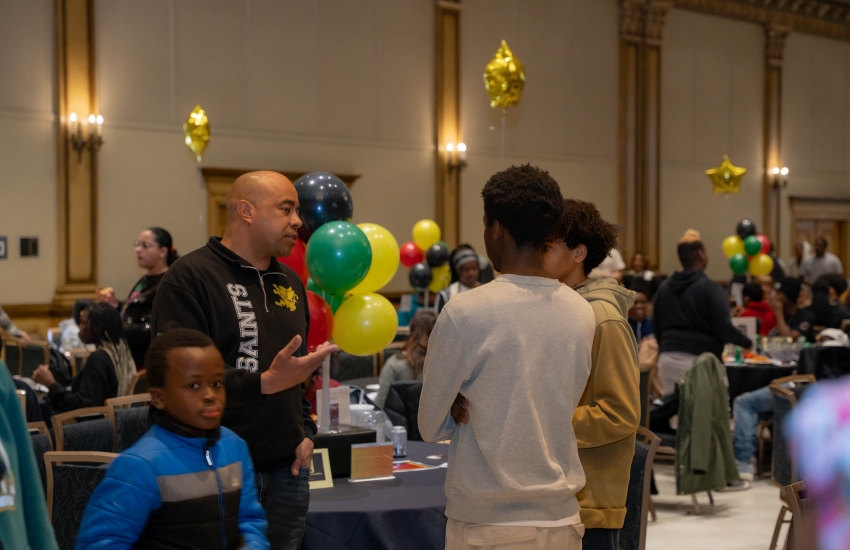 People having discussion in baquet room
