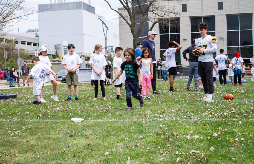 Young kids running routes with #87
