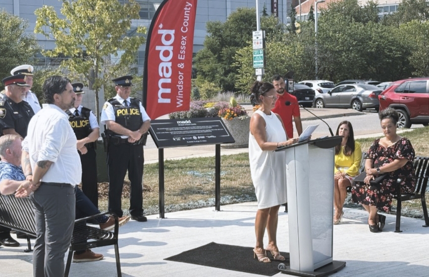 Lori Kempe delivering a speech