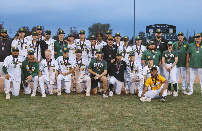 Saints Men's Baseball holds their silver medals