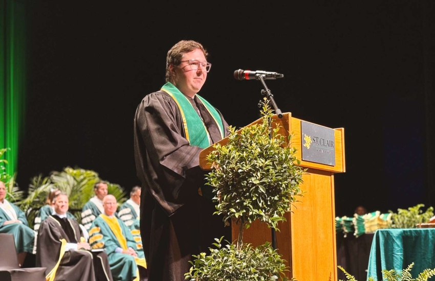 Walter LaPlante delivers the convocation address