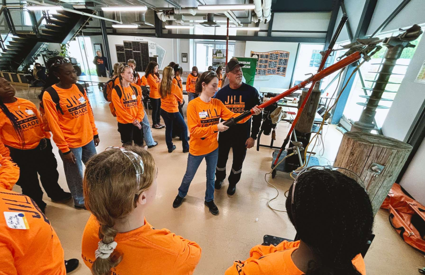 High school students building boxes at the Powerline segment at Jill of All Trades