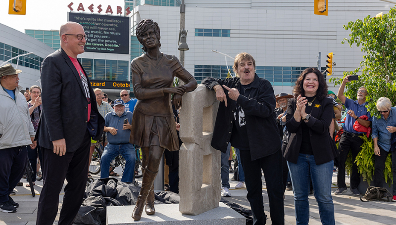 Mayor Drew Dilkens, Burton Cummings and SCC President Patti France