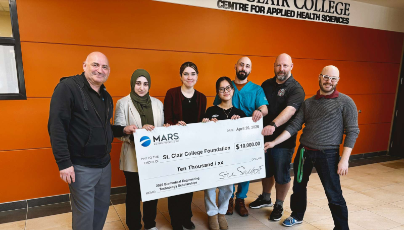 Stu Sinukoff, President of MARS Bio-Med meets with students and faculty in the Biomedical Engineering Technology program to present a scholarship cheque for $10,000.
